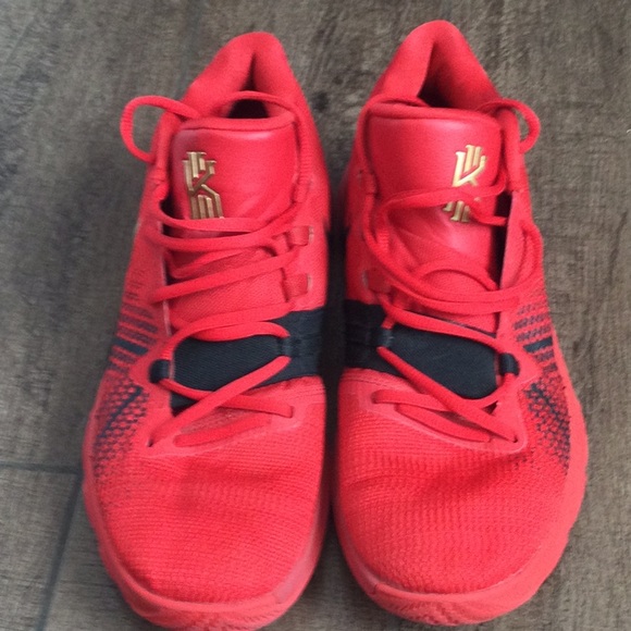 Basketball Shoes - Picture 4 of 7